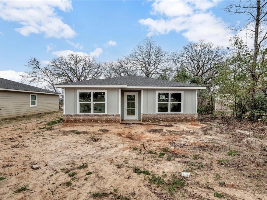 718 N Sanders St, Nacogdoches, TX 75964 - photo 1