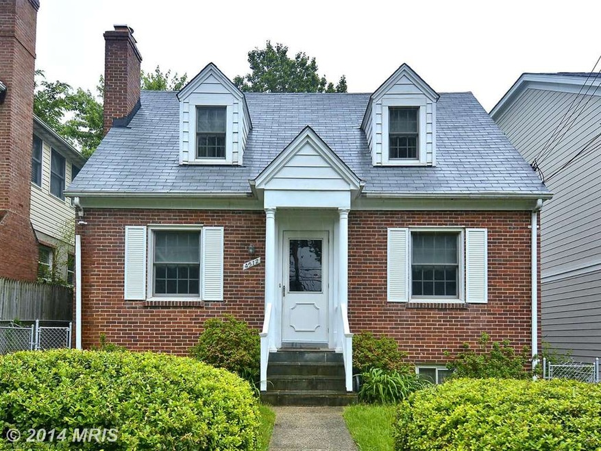 4512 Chestnut St, Bethesda, MD 20814 - photo 1