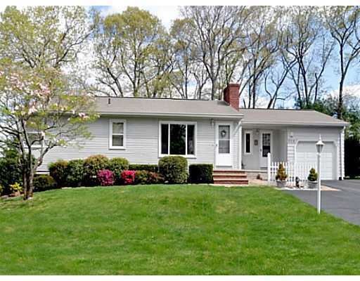 204 Mountain Laurel Dr, Cranston, RI 02920 - photo 1