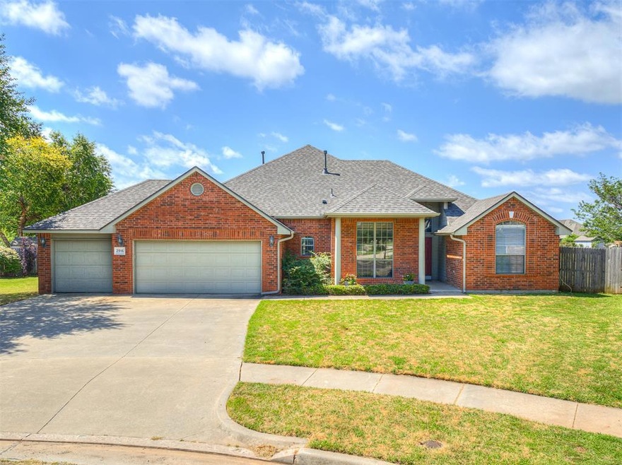 View of front of house featuring a front yard and 