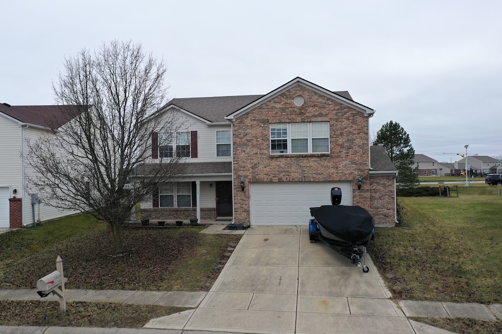 2424 Monarchy Ln, Greenwood, IN 46143 - photo 1