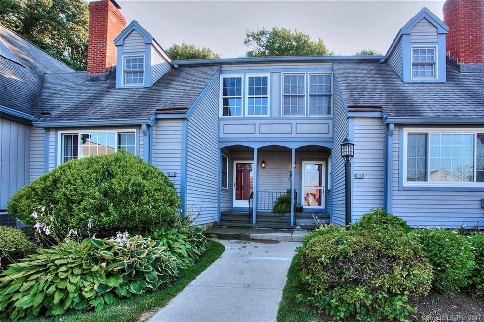 176 Glengarry Rd unit 176, Fairfield, CT 06825 - photo 1