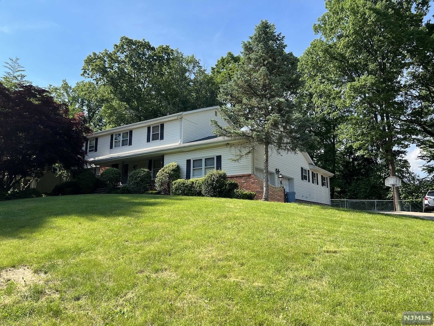 528 Waverly Rd, Wyckoff, NJ 07481 - photo 1