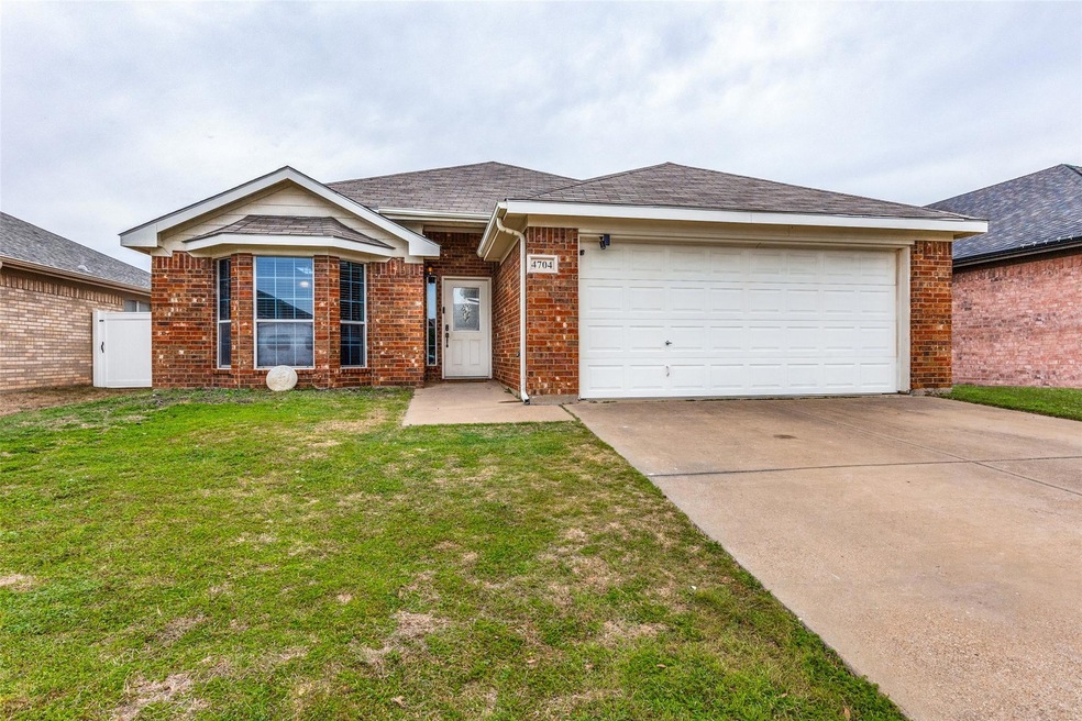 4704 Topaz Ln, Granbury, TX 76049 - photo 1