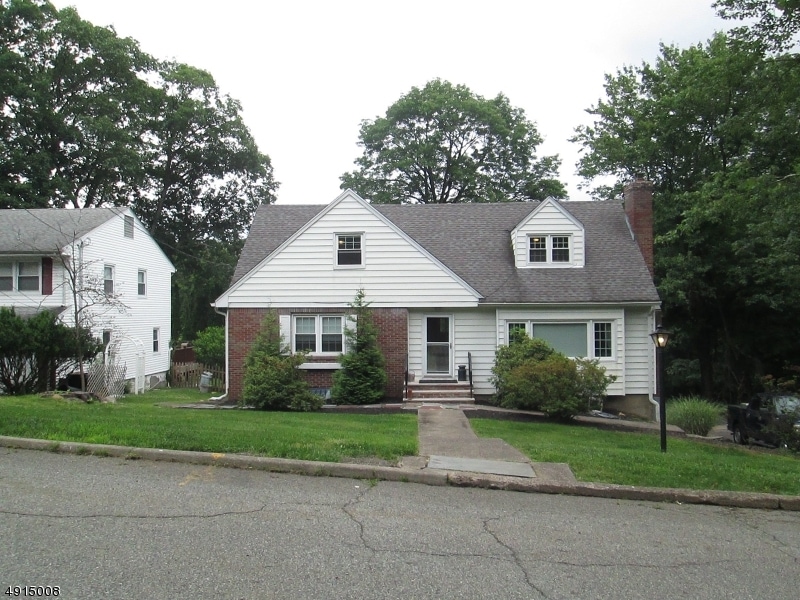 178 Macdonald Dr, Wayne, NJ 07470 - photo 1