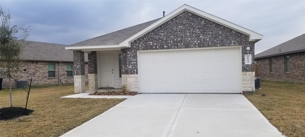 16954 Rich Pines Dr, Conroe, TX 77302 - photo 1