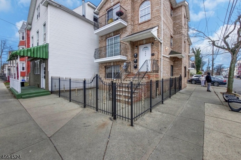 226 12th Ave unit 2, Newark, NJ 07107 - photo 1