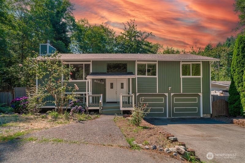 For Sale $649,950 • Co-Listing Agent