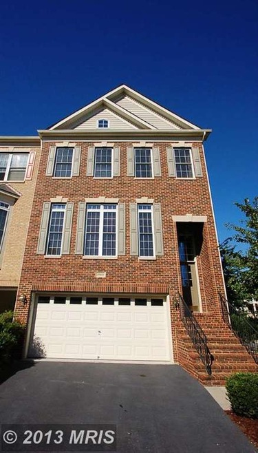 25900 Commons Square, Chantilly, VA 20152 - photo 1