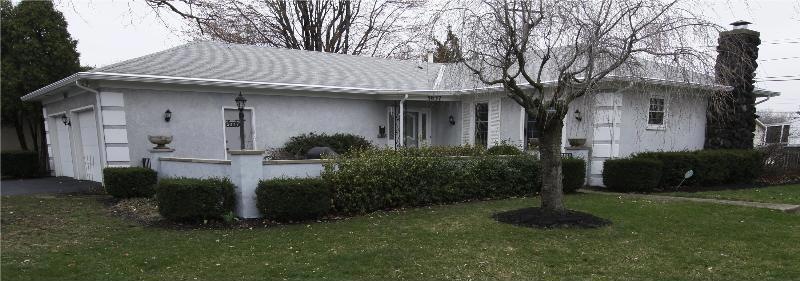 5837 Satinwood Dr, Columbus, OH 43229 - photo 1