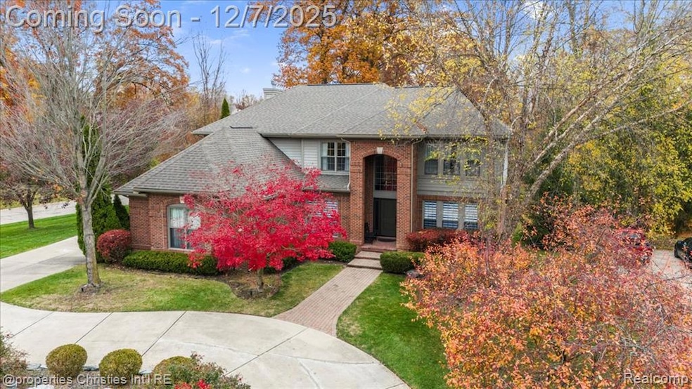29202 Bradmoor Ct, Farmington Hills, MI 48334 - photo 1