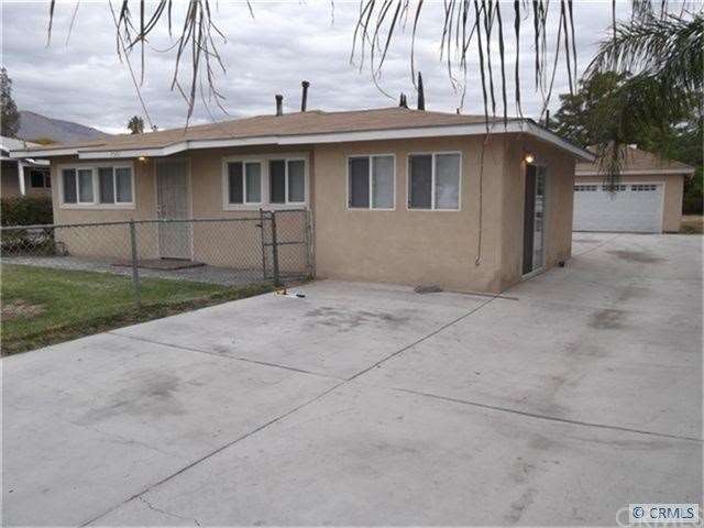 Fenced front and back yard