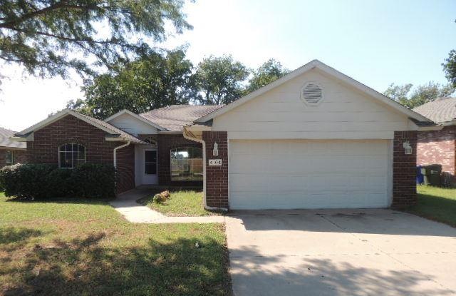 4104 Night Hawk Dr, Norman, OK 73072 - photo 1