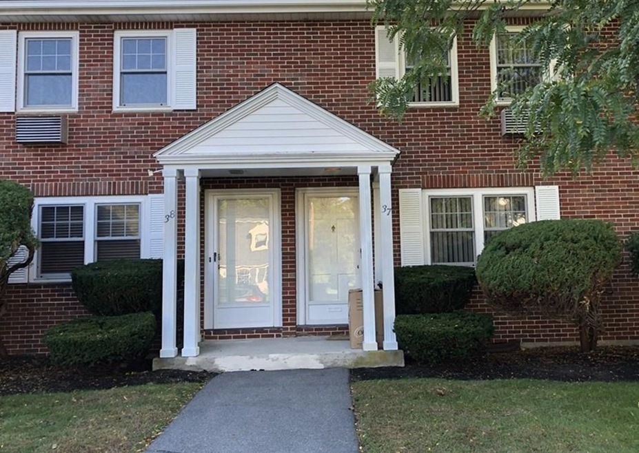 37 Emerson Gardens Rd unit 37, Lexington, MA 02420 - photo 1