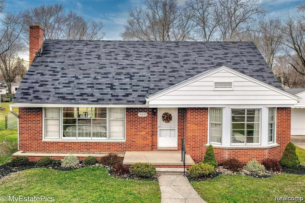 00-Outside-01-15635 inkster, livonia-4.jpg