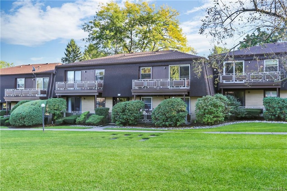 5 Germonds Village unit 8, Bardonia, NY 10954 - photo 1