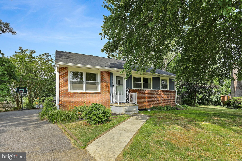 1806 Dunwoody Cir, Parkville, MD 21234 - photo 1