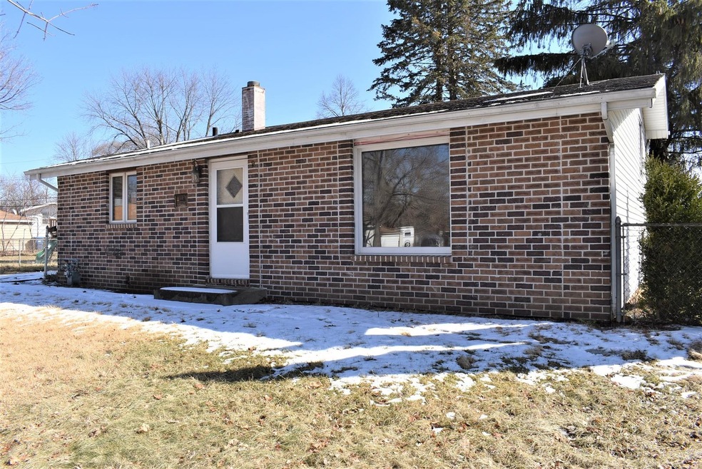 118 Ensenada Ct, Carpentersville, IL 60110 - photo 1