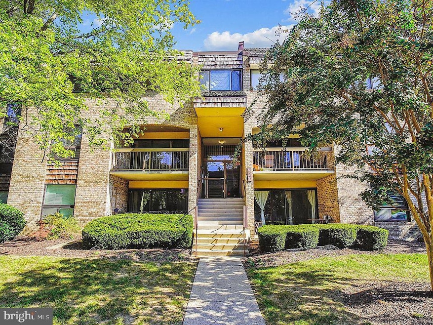 437 Christopher Ave unit 23, Gaithersburg, MD 20879 - photo 1