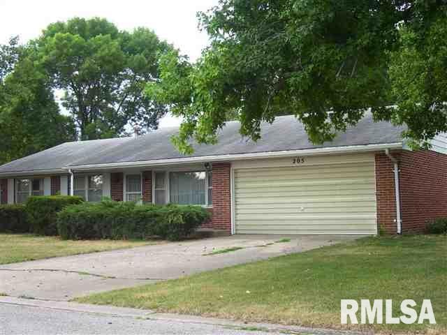 205 Half Moon St, Lincoln, IL 62656 - photo 1