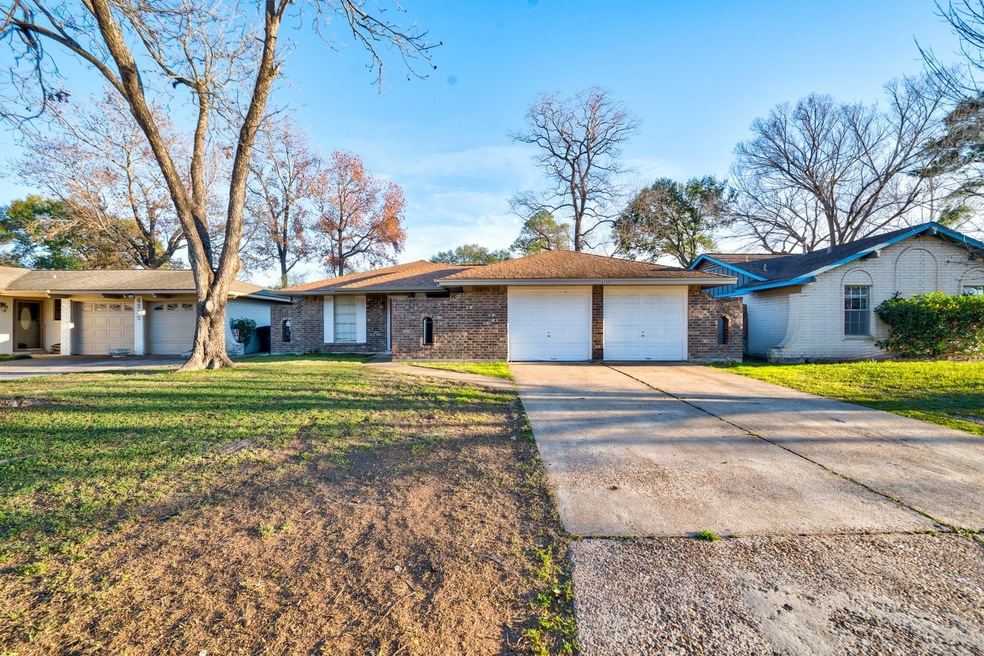 6331 Oaknut Dr, Houston, TX 77088 - photo 1