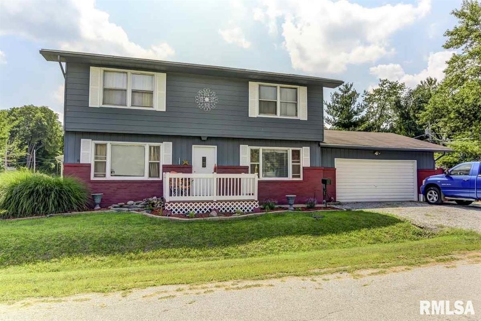 1429 N Mclean St, Lincoln, IL 62656 - photo 1