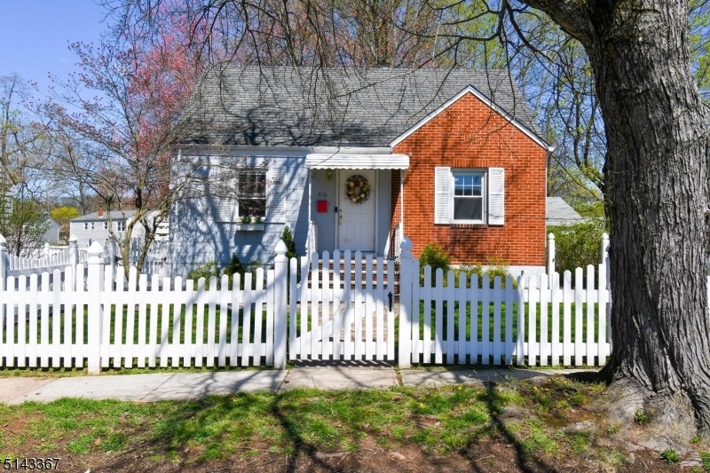 816 Dunellen Ave, Dunellen, NJ 08812 - photo 1