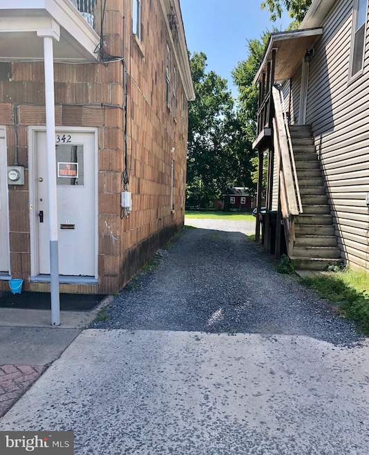 342 E King St, Strasburg, VA 22657 - photo 1