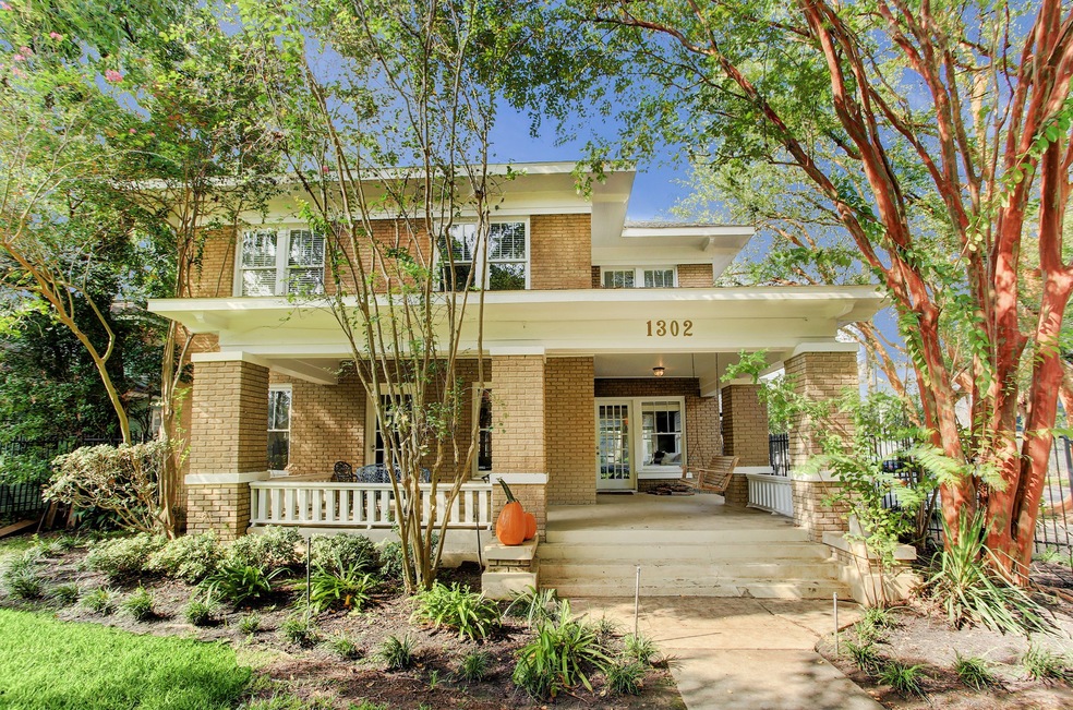 1302 Marshall St, Houston, TX 77006 - photo 1