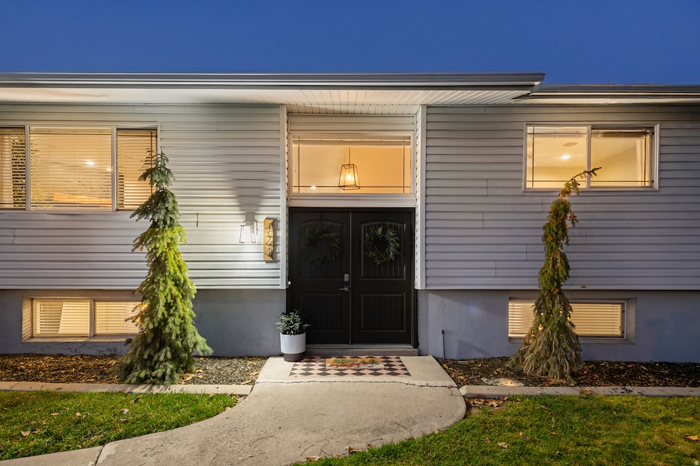 424 W 1700 N, Lehi, UT 84043 - photo 1