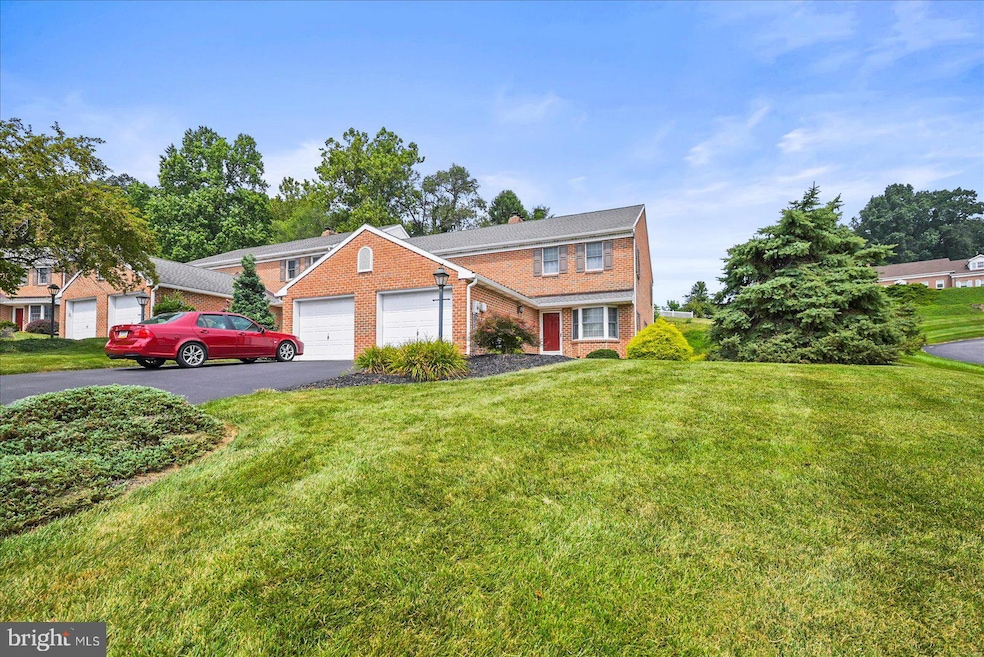 215 Wyntre Brooke Dr unit 1, York, PA 17403 - photo 1