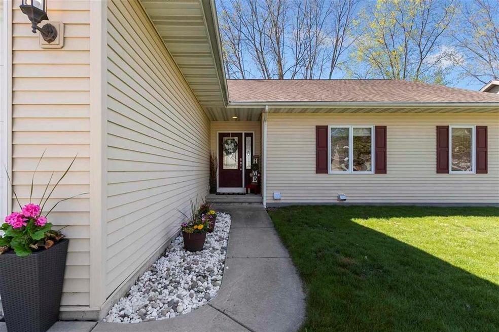 2745 Commonwealth Ct, Appleton, WI 54914 - photo 1