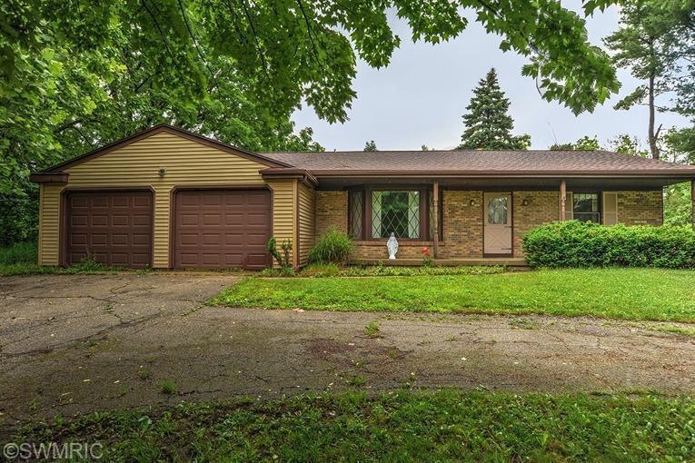 2471 Knapp St NE, Grand Rapids, MI 49505 - photo 1