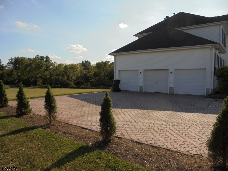 77 Peoples Line Rd, Somerset, NJ 08873 - photo 1