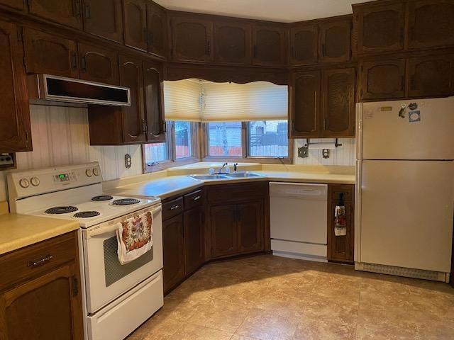 305 4th St SW, Pine Island, MN 55963 - photo 1