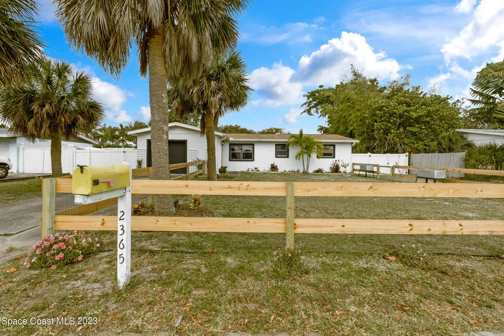 Huge fenced front yard