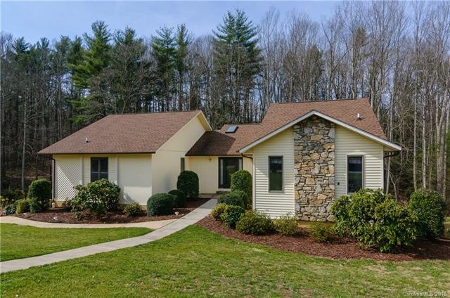 Lovely home in a convenient, North Asheville neigh