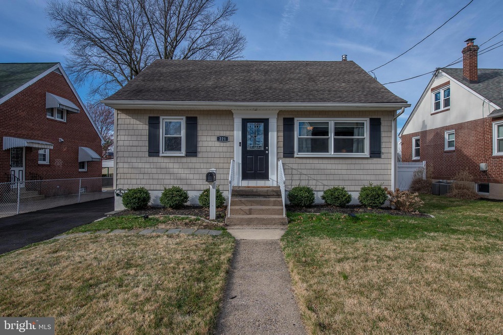 221 Hazel Ave, Folsom, PA 19033 - photo 1