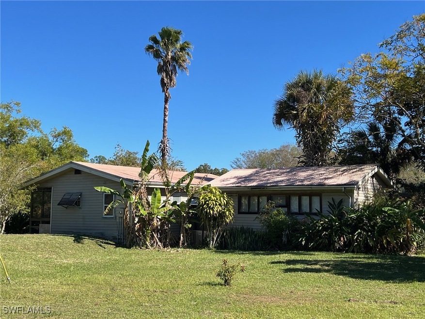 View of front of house featuring a front yard