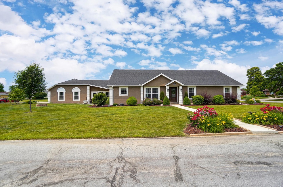 700 Greenbriar St, Cridersville, OH 45806 - photo 1