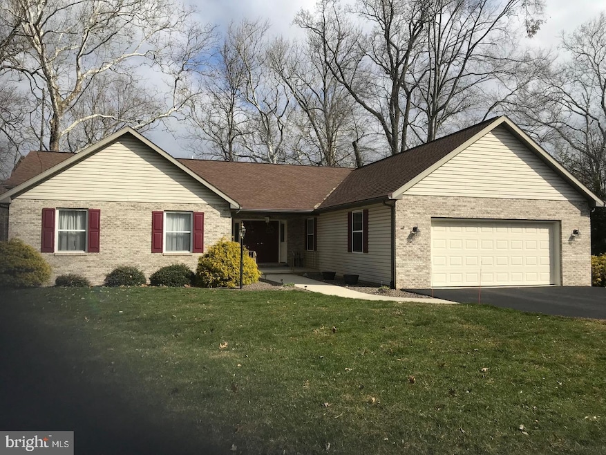 1033 Riverview Dr, Reading, PA 19605 - photo 1