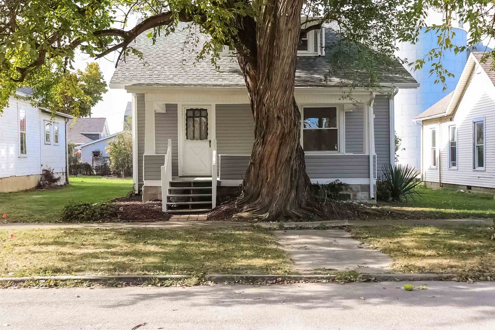 527 N Main St, Warren, IN 46792 - photo 1
