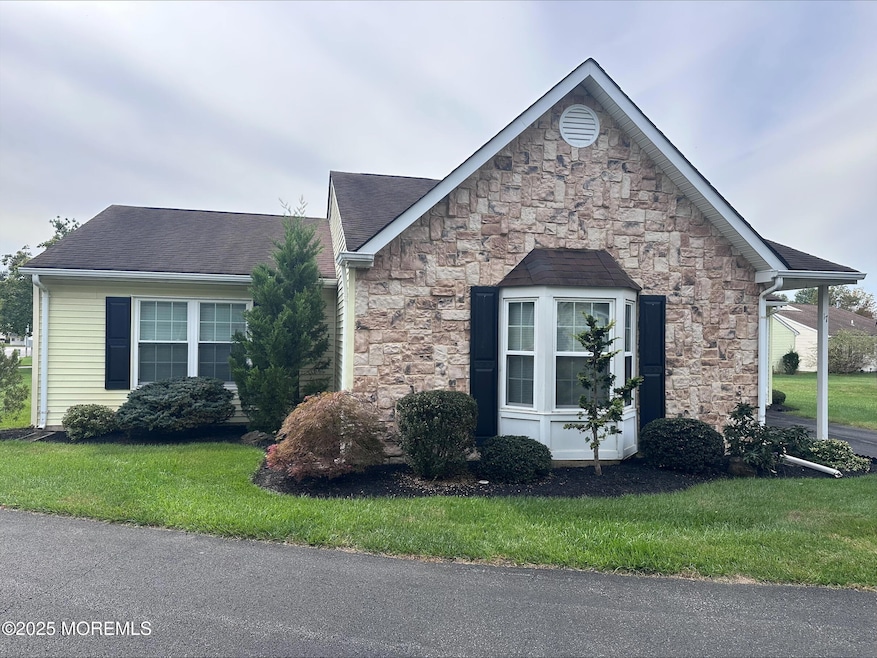 17 Ivy Ridge Close unit 622, Freehold, NJ 07728 - photo 1