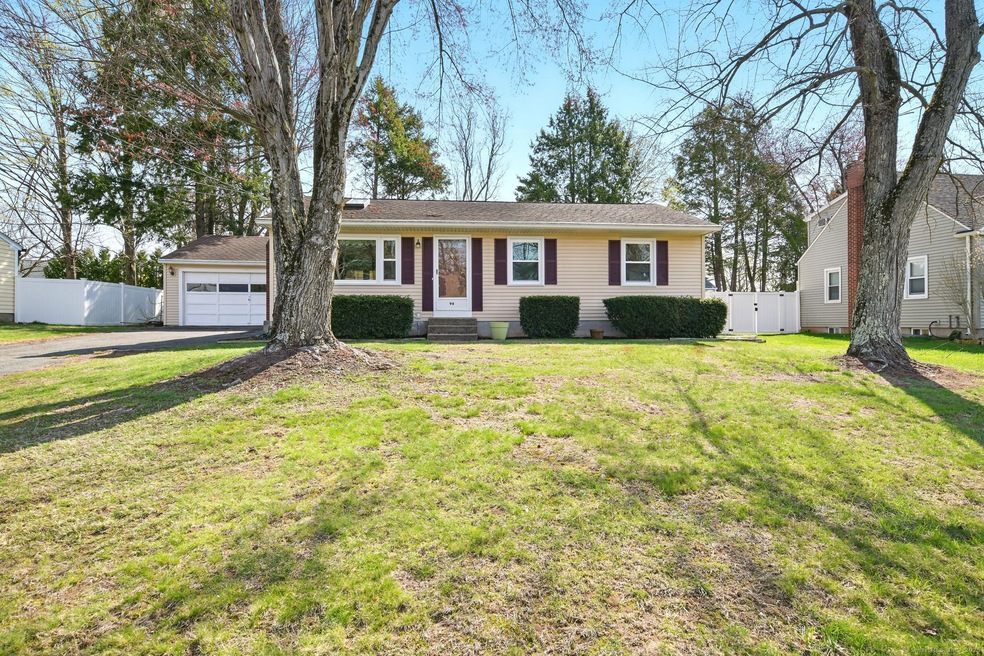 94 Maple Ridge Dr, Somers, CT 06071 - photo 1