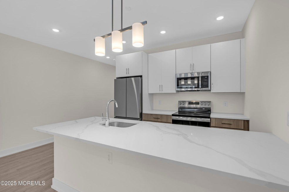 19 Carr Ave unit 211, Keansburg, NJ 07734 - photo 1