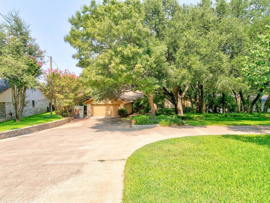3809 Nocona Dr, Granbury, TX 76049 - photo 1