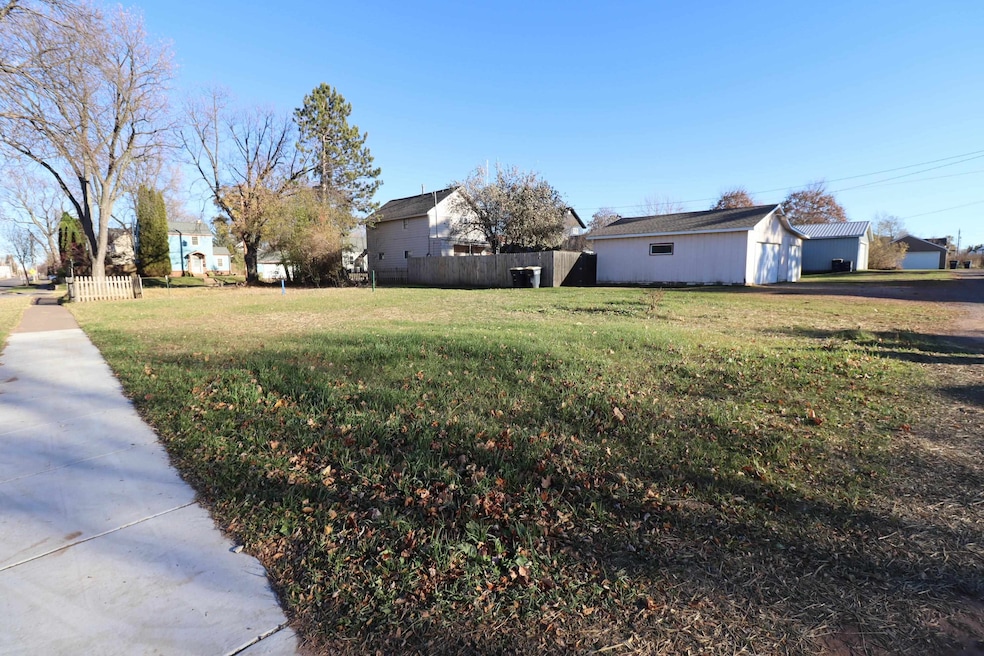 1104 3rd St W, Ashland, WI 54806 - photo 1