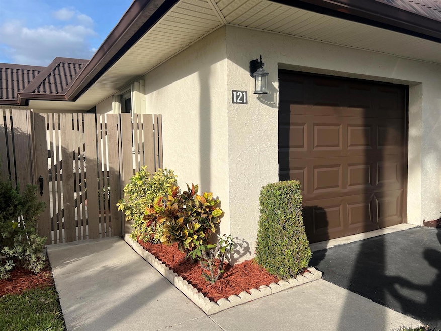121 Lake Paula Dr, West Palm Beach, FL 33411 - photo 1