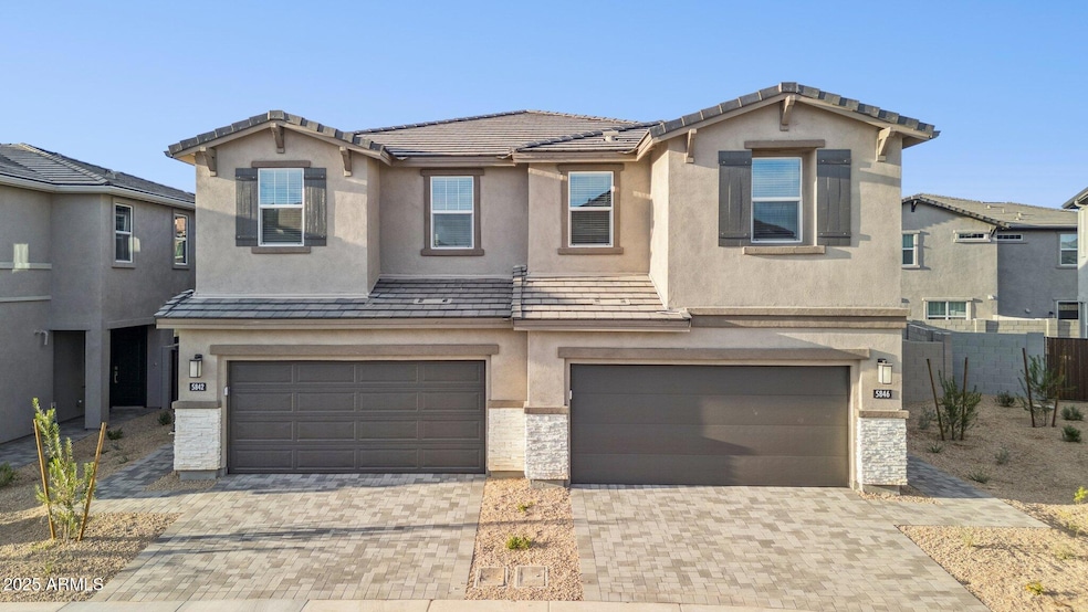 5842 E Zachary Dr, Phoenix, AZ 85054 - photo 1