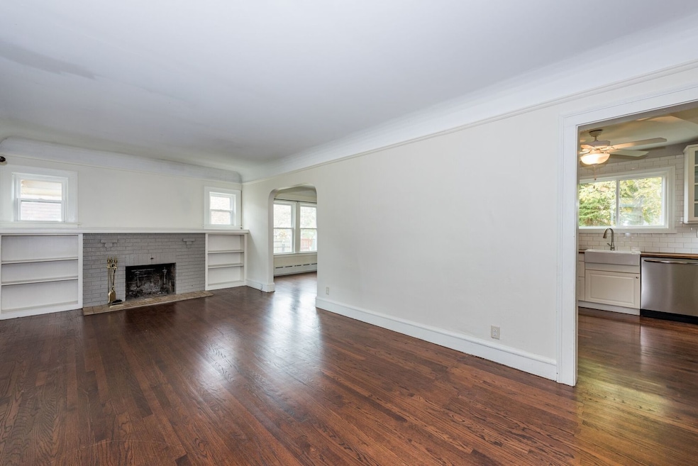 1524 N Jackson St, Waukegan, IL 60085 - photo 1